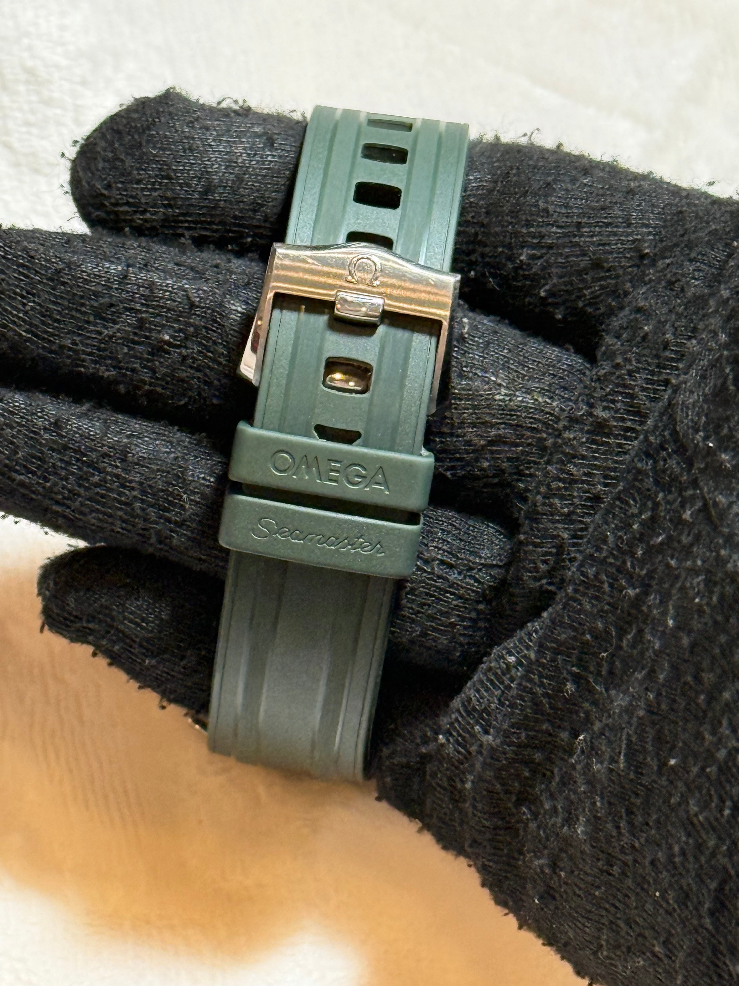 OMEGA Seamaster Diver 300M 42mm – Green Dial & Rubber Strap | Ref. 210.32.42.20.10.001