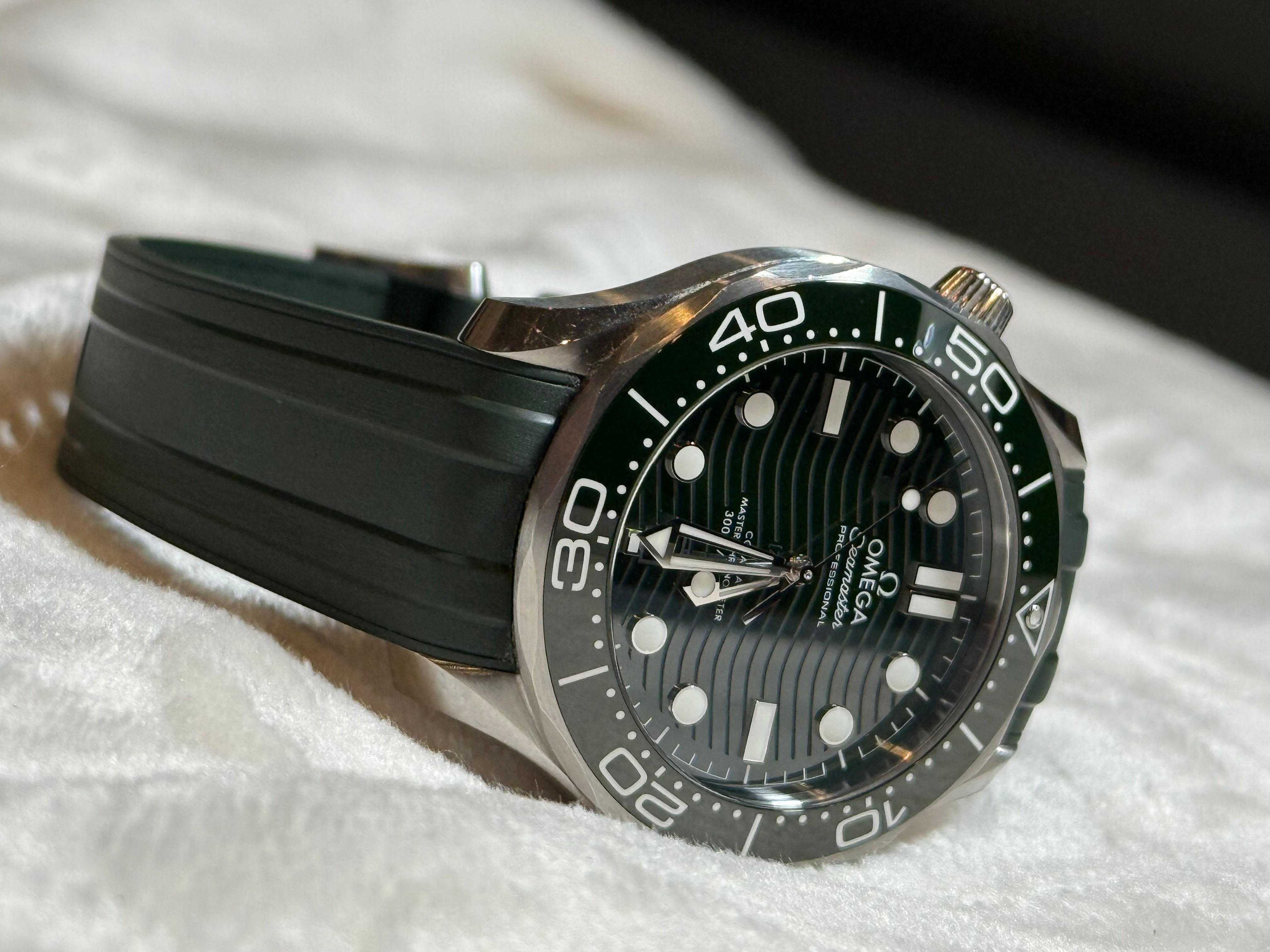 OMEGA Seamaster Diver 300M 42mm – Green Dial & Rubber Strap | Ref. 210.32.42.20.10.001