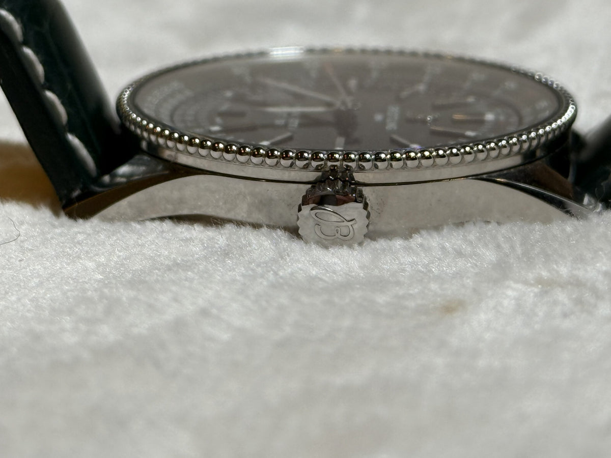 Breitling Navitimer Automatic 41 case and crown profile