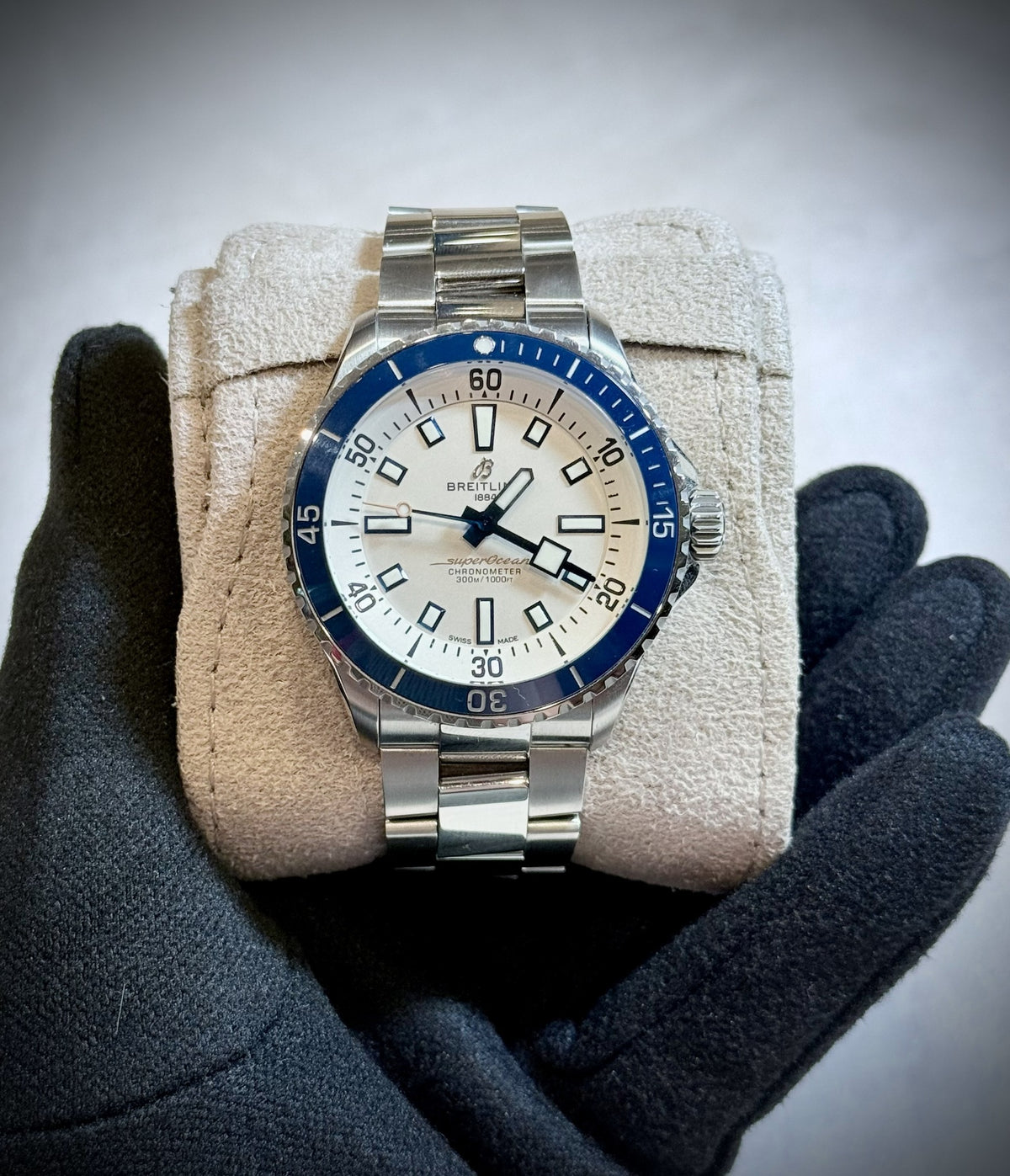 Breitling Superocean Automatic 42 A17375E71G1A1 actual watch photo 3
