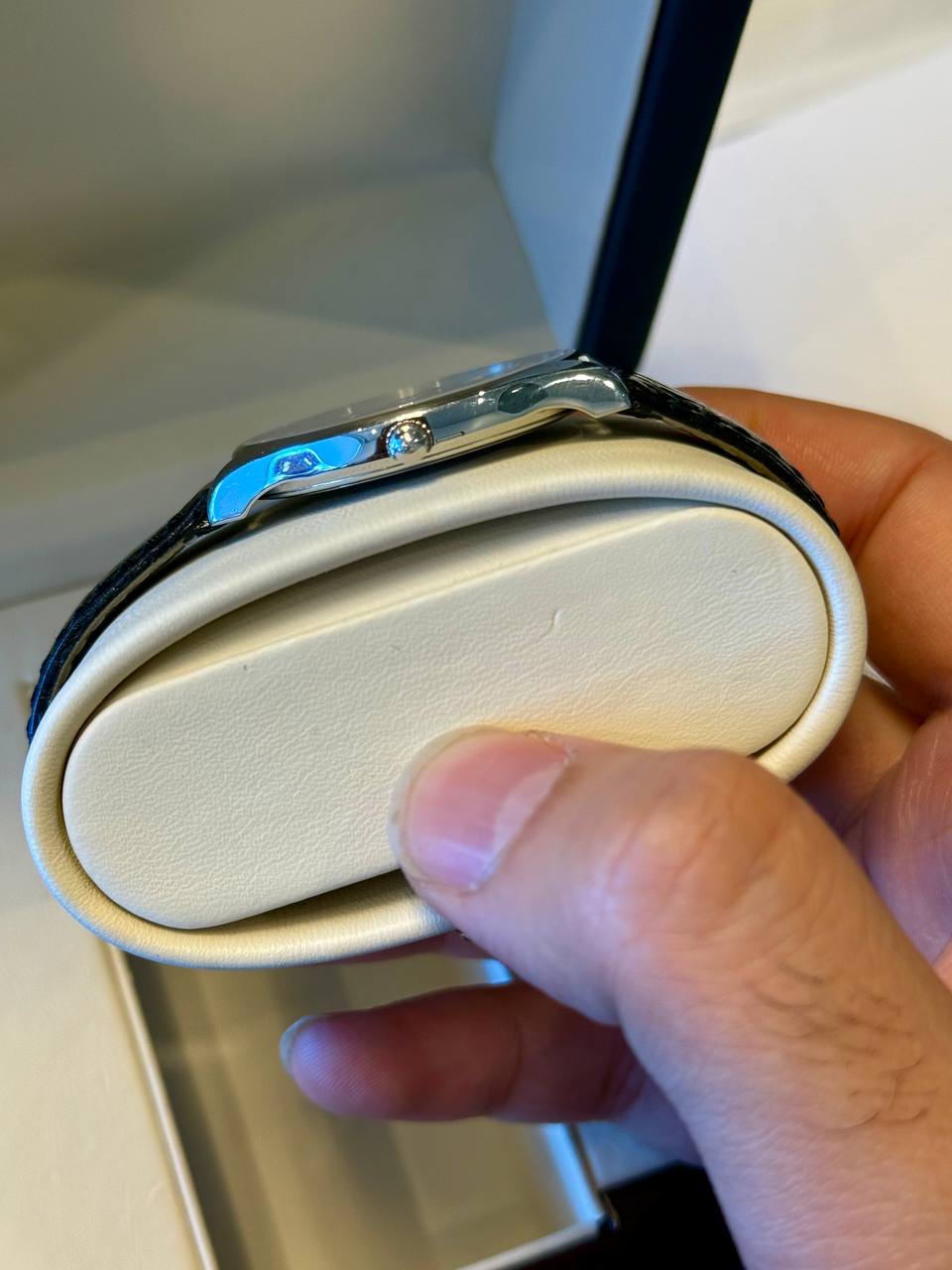 Longines L4.759.4 — actual 2020 watch detail 3