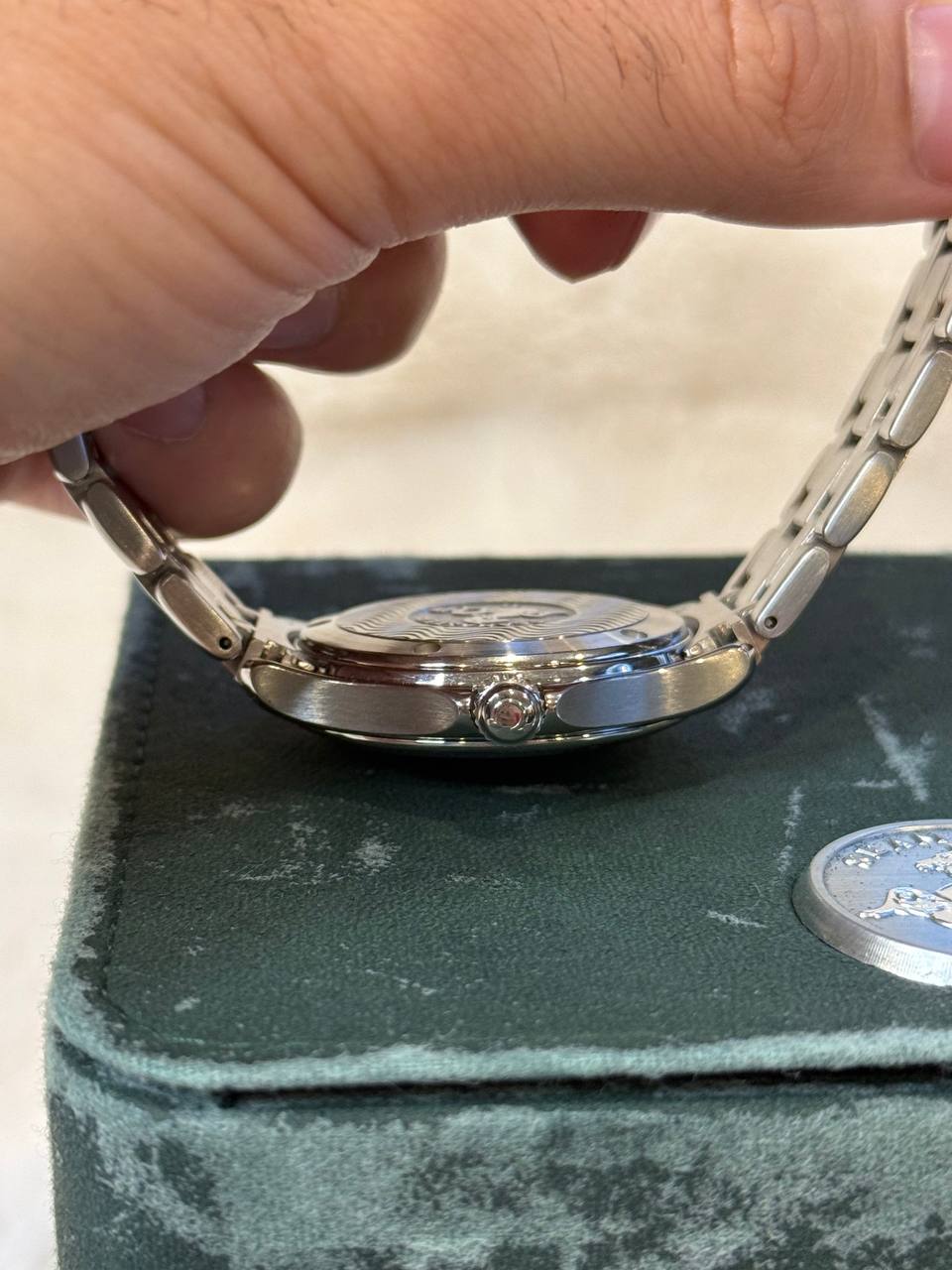 Omega Seamaster Jacques Mayol case profile and crown