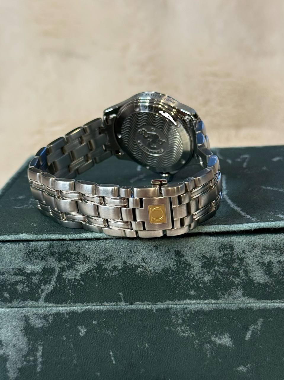 Omega Seamaster Jacques Mayol caseback and bracelet