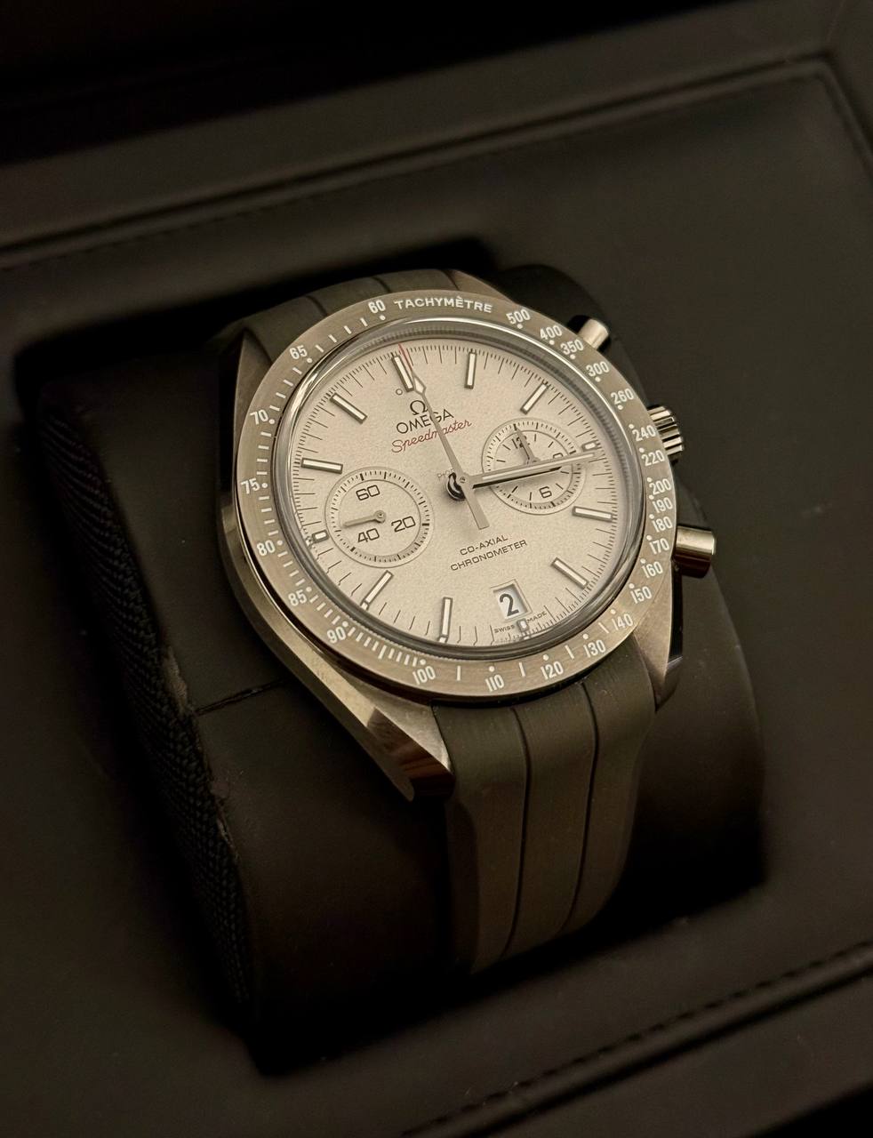 Omega Speedmaster Grey Side of the Moon — actual 2022 watch detail 7