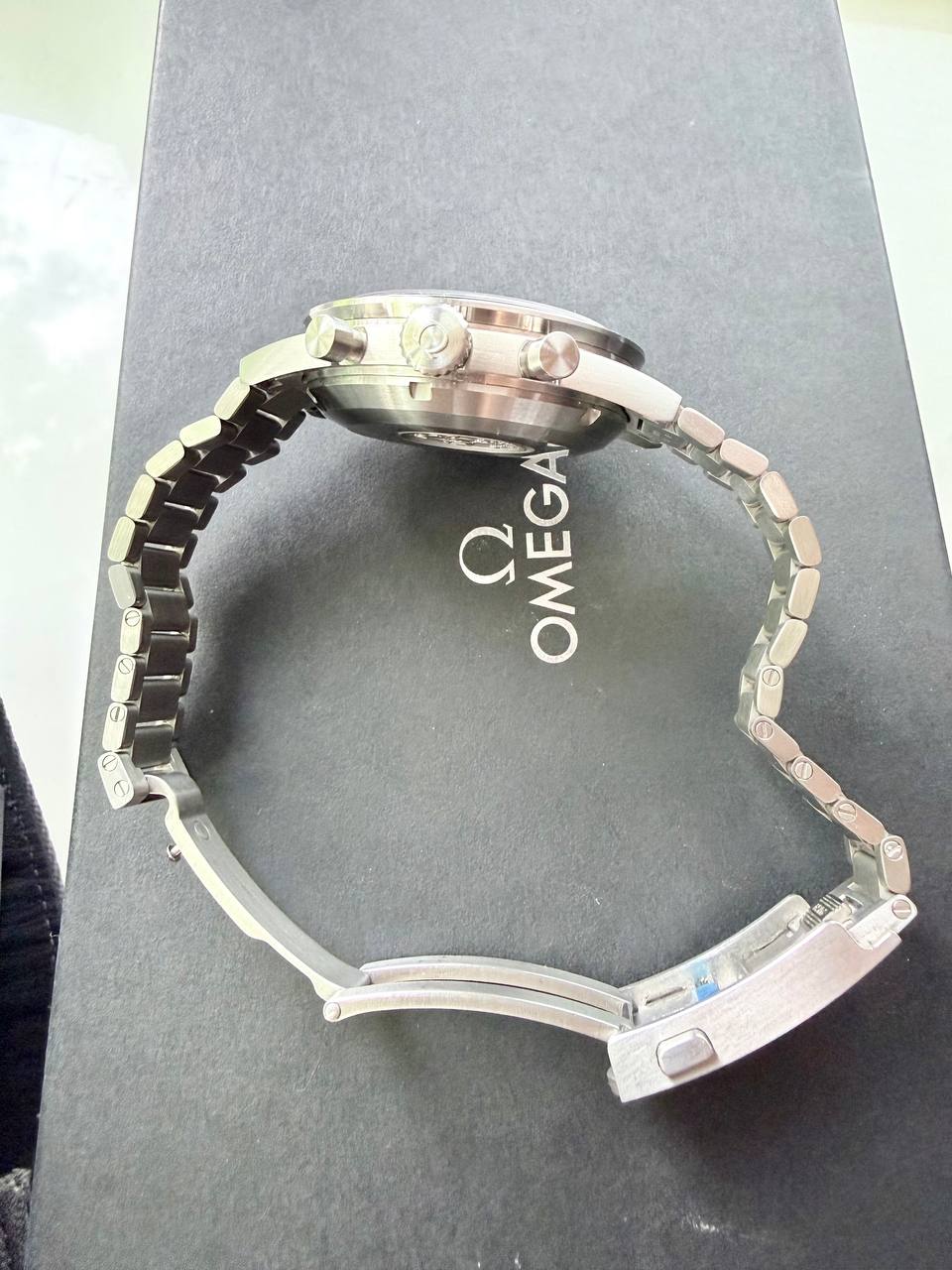 Omega Speedmaster Pilot 40.85mm detail view 5