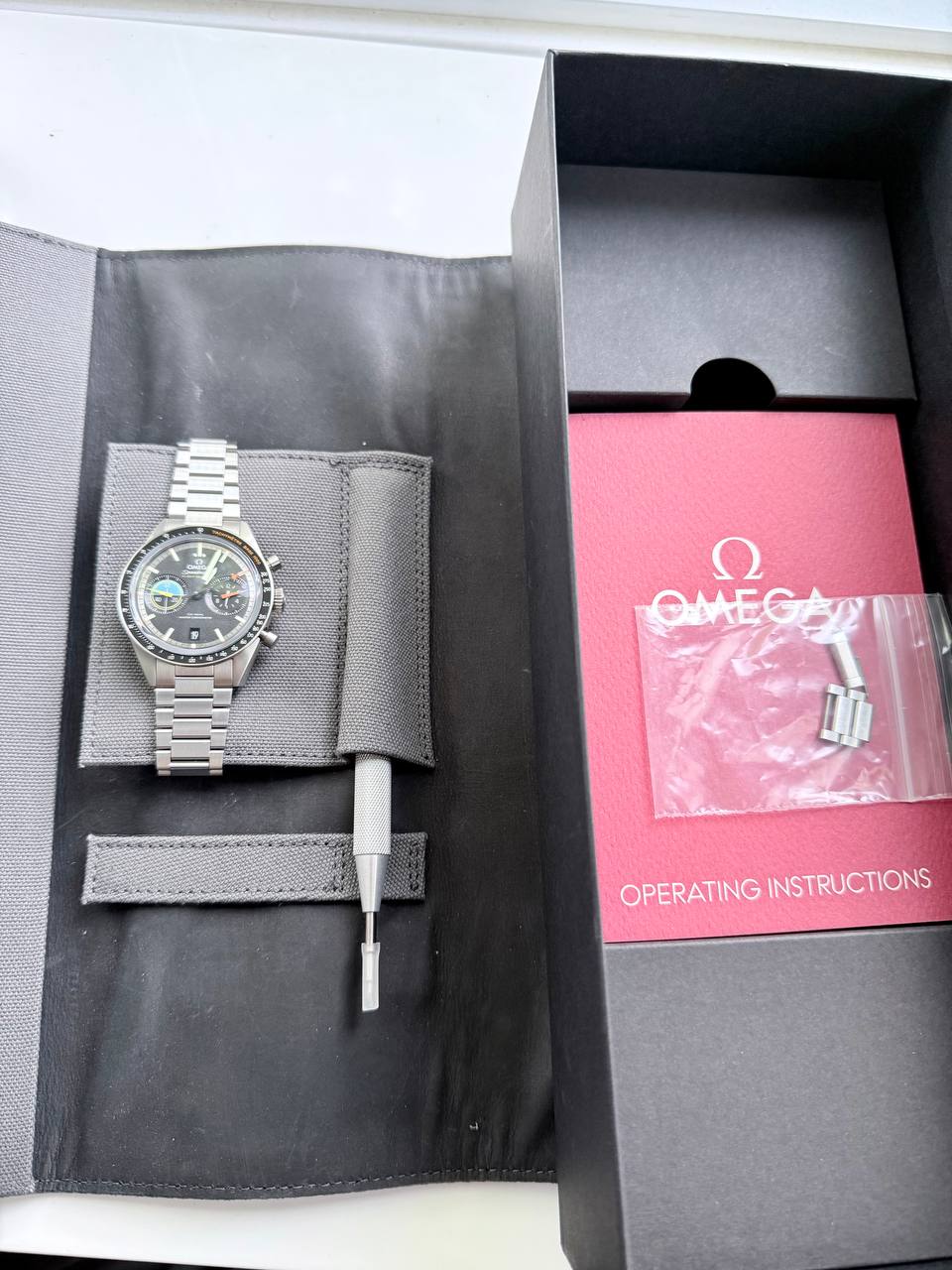 Omega Speedmaster Pilot 40.85mm detail view 6