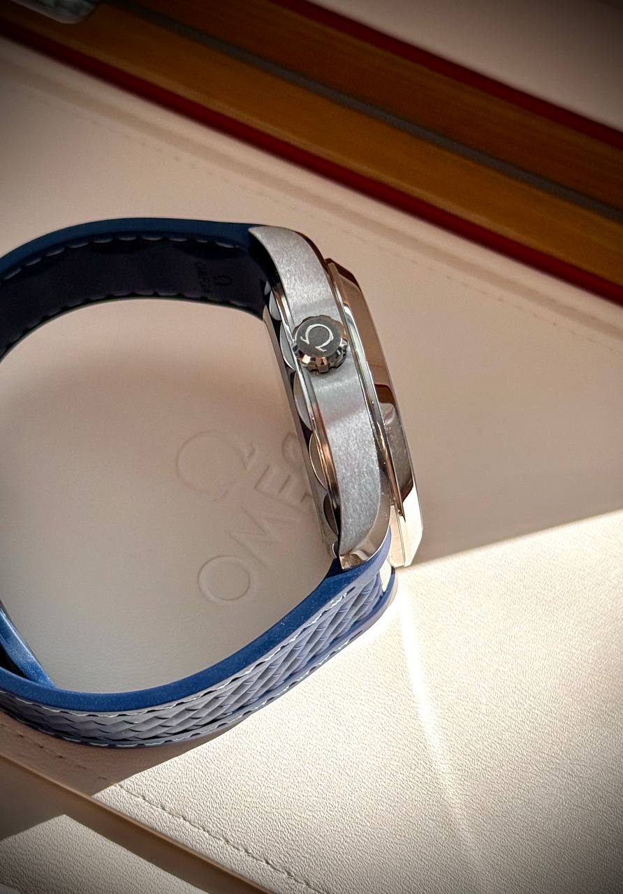 Omega Seamaster Aqua Terra World Timer 43mm Blue Dial - Ref. 220.12.43.22.03.001