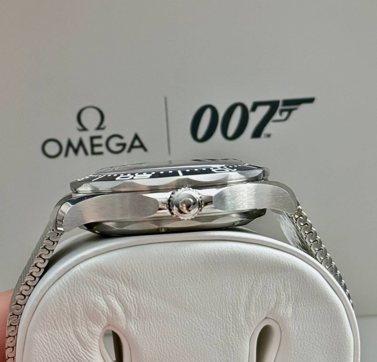 Omega Seamaster Diver 300M “James Bond 007 – 60th Anniversary Edition” – 2025 – Full Set – Unworn / Like New