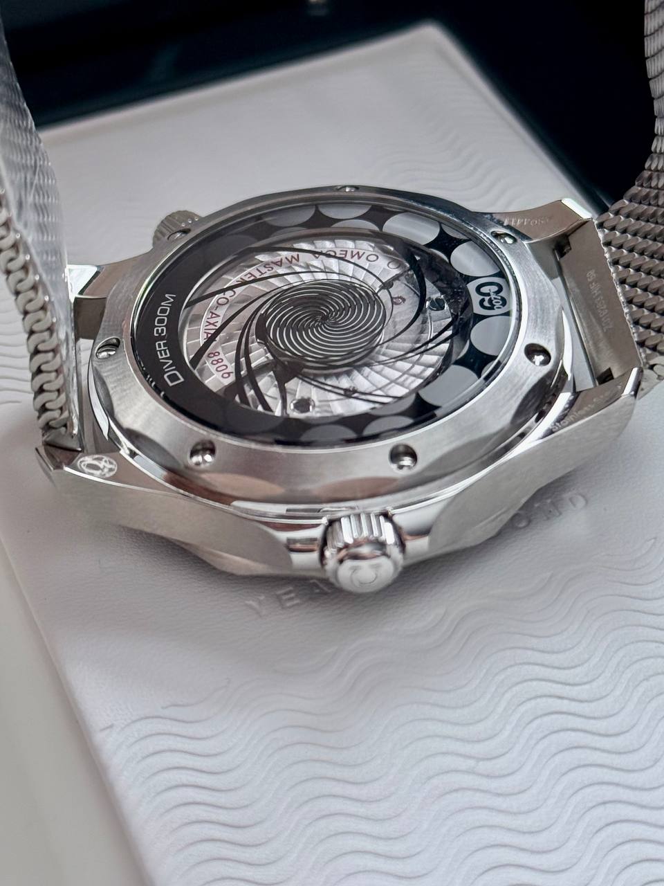 Omega Seamaster Diver 300M “James Bond 007 – 60th Anniversary Edition” – 2025 – Full Set – Unworn / Like New