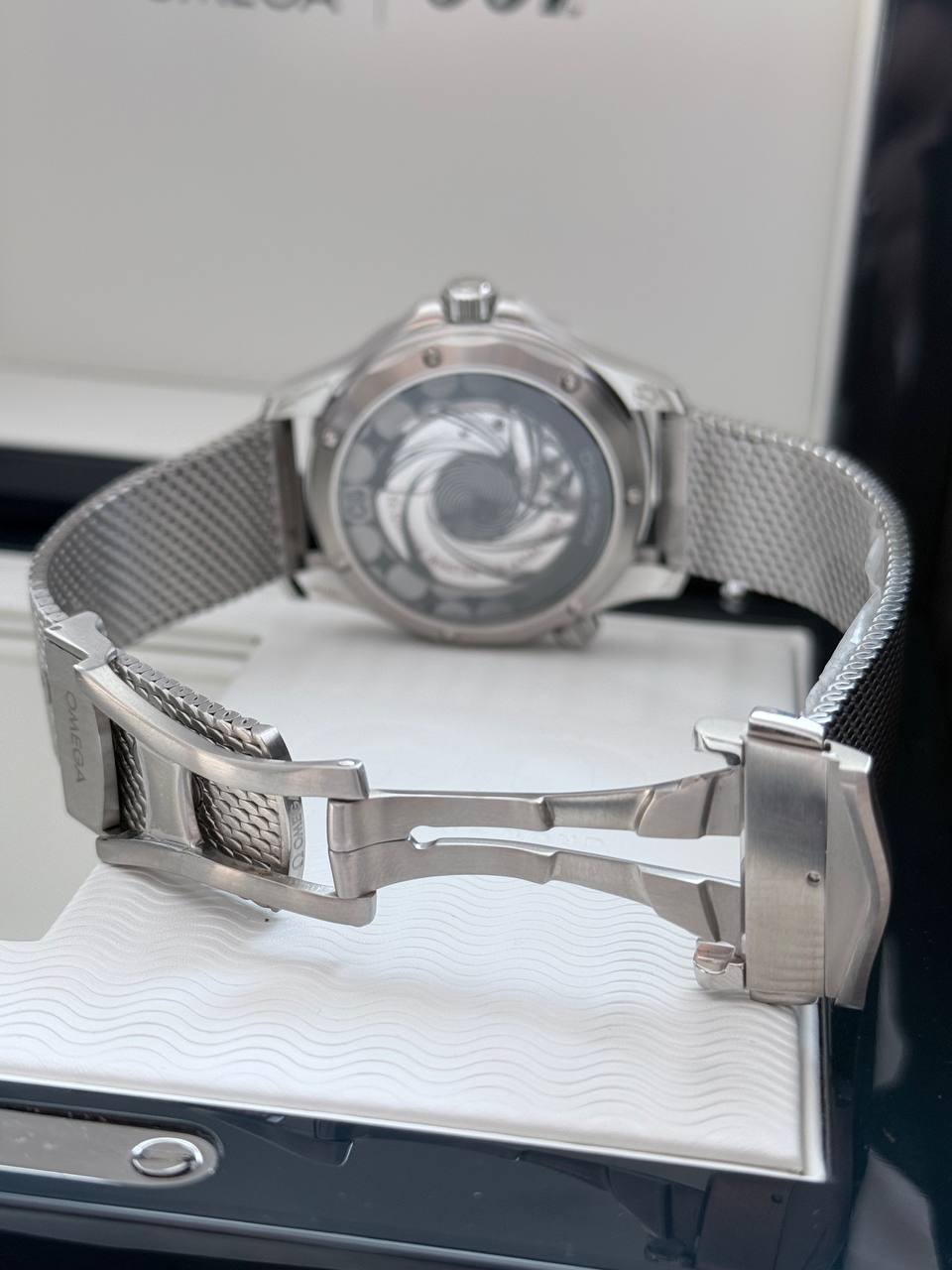 Omega Seamaster Diver 300M “James Bond 007 – 60th Anniversary Edition” – 2025 – Full Set – Unworn / Like New
