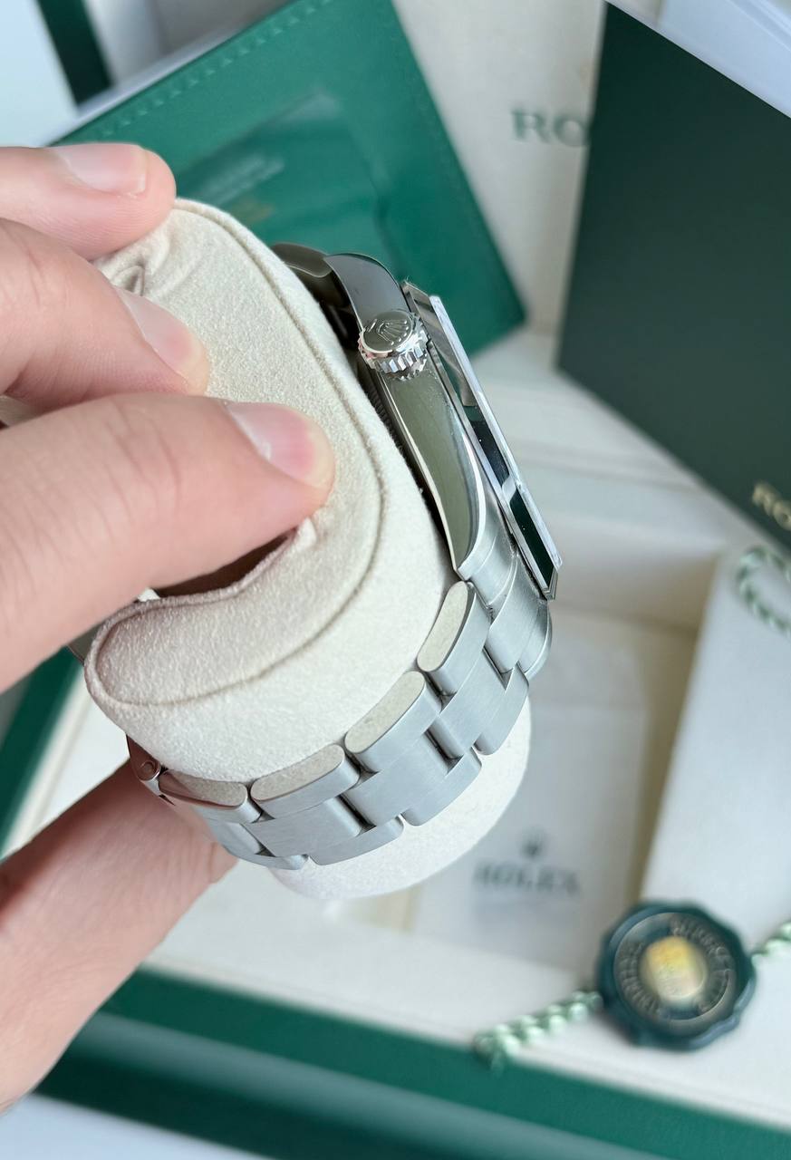 Rolex Explorer 40 crown and case