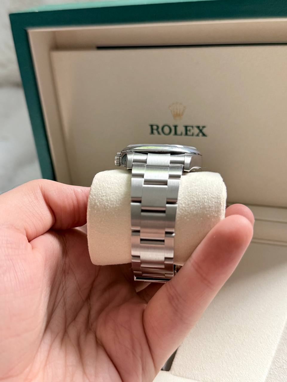Rolex Oyster Perpetual 36 ref. 126000 bracelet rear view