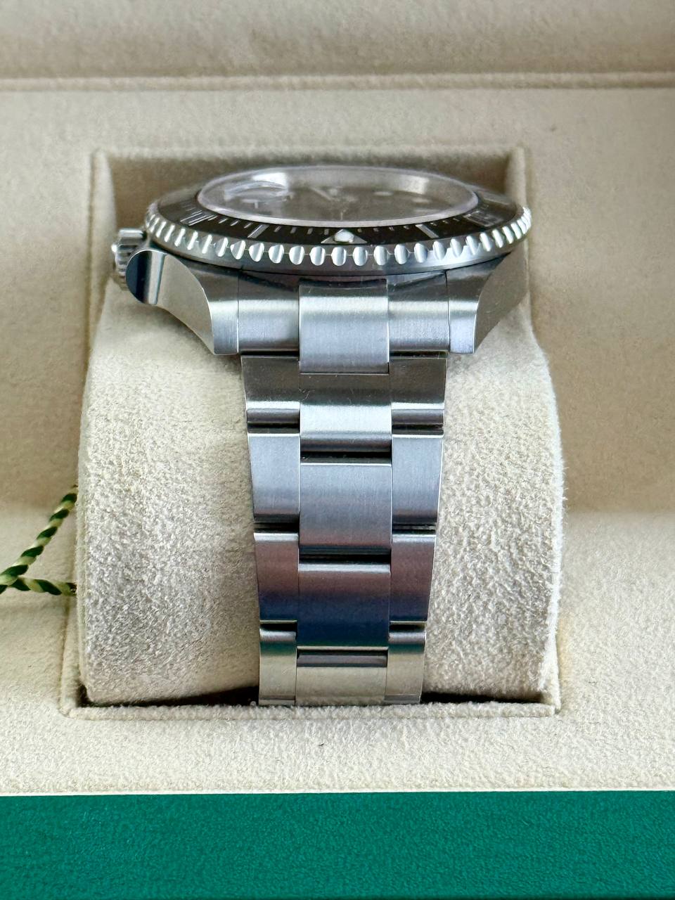 Rolex Sea-Dweller 43 ref. 126600 — Oyster bracelet upper side