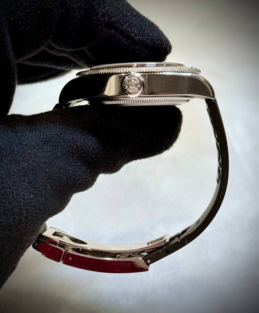 Tudor Black Bay 41 Burgundy case profile