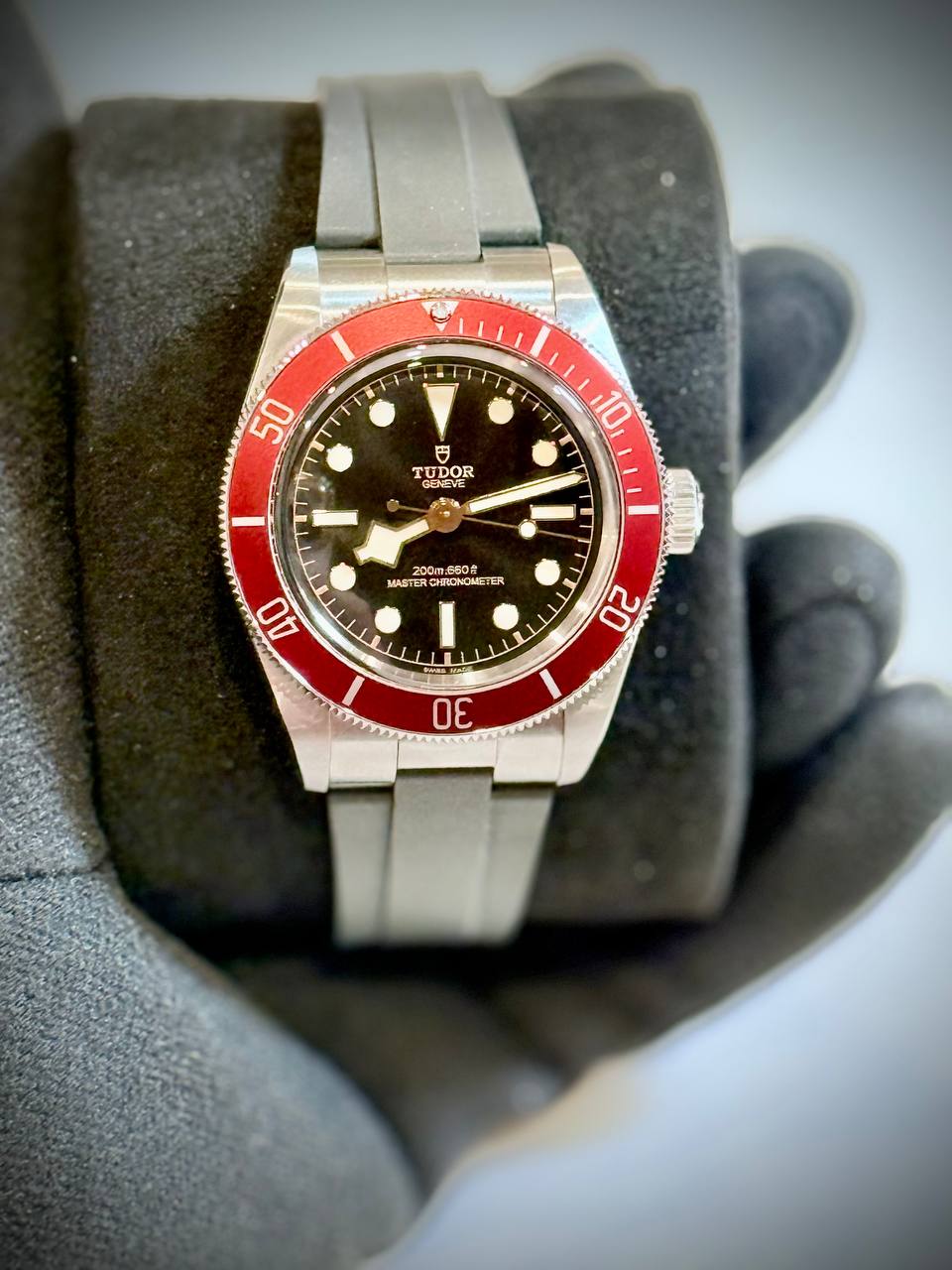 Tudor Black Bay 41 Burgundy front view on rubber strap
